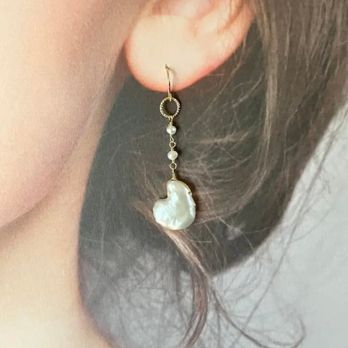 14kgf 大粒ケシパールの花びらピアス or イヤリング ピアス（フック 
