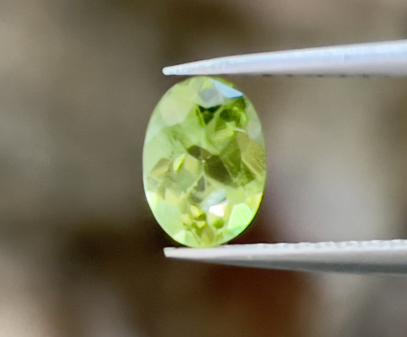 ペリドット クールなグリーンカラーが美しいペリドット ルース