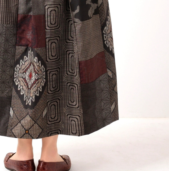 アンティーク大島紬のパッチワークスカート　茶割り込み絣　裏地付き　着物リメイク 3枚目の画像