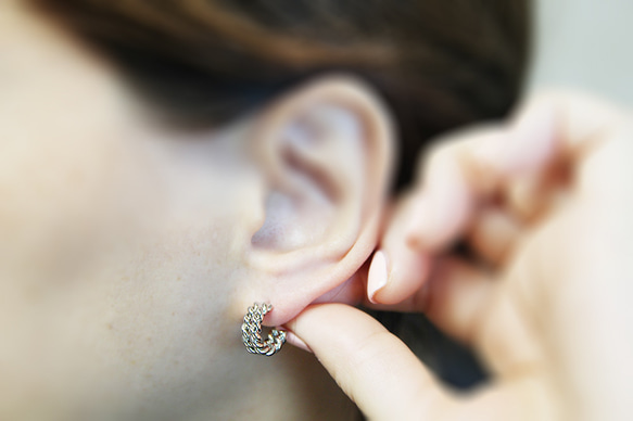 ERG-2592-R [2 件] 扭紋圓形耳環、扭紋圓形耳柱 第6張的照片