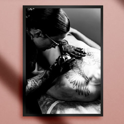 【A4額付き】タトゥー 入れ墨 刺青 モノクロ写真 メンズ モデル アート ポップアート 装飾 アメリカン雑貨 ポスター 1枚目の画像