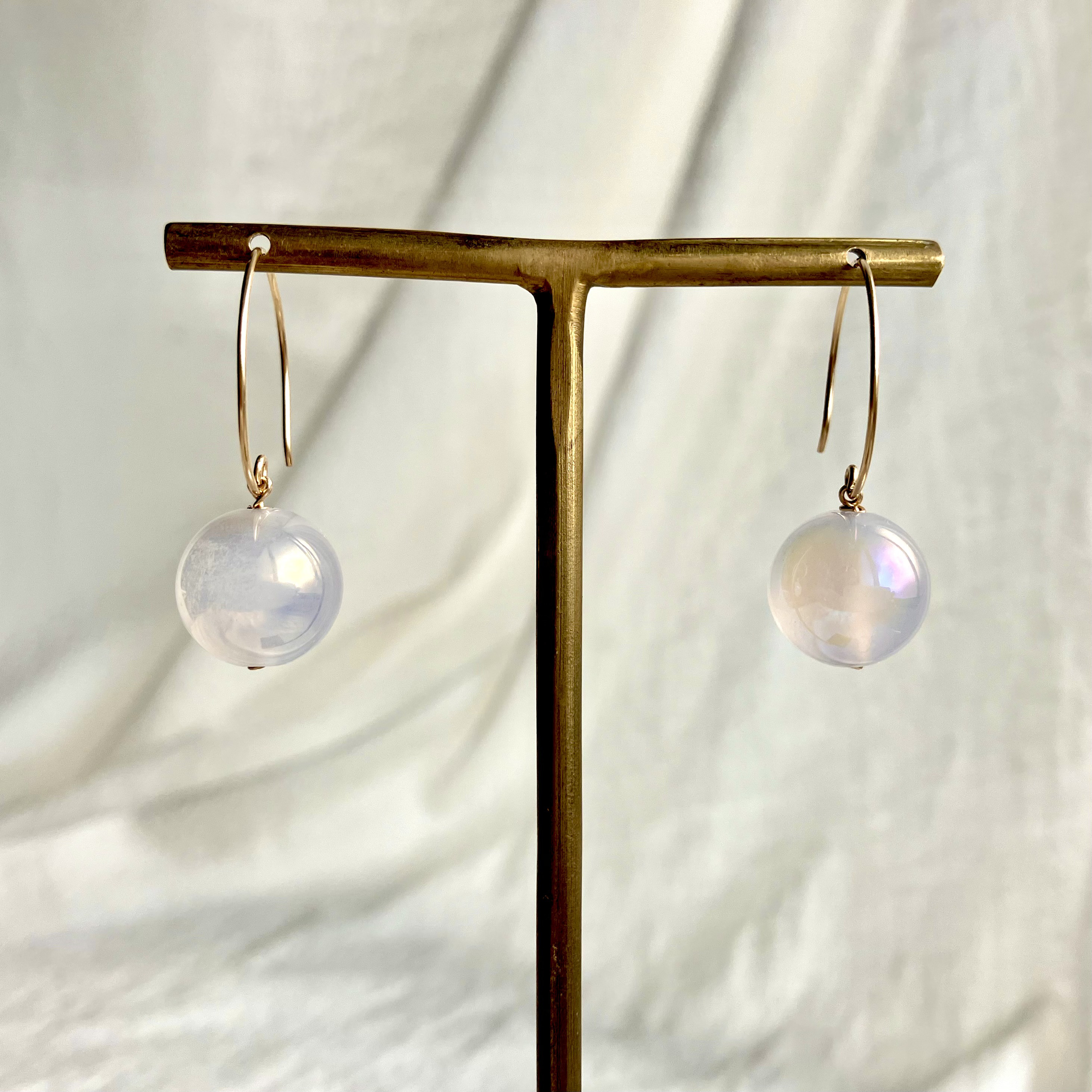 White ornament　白い玉飾り　K１４gfサークルフックピアス