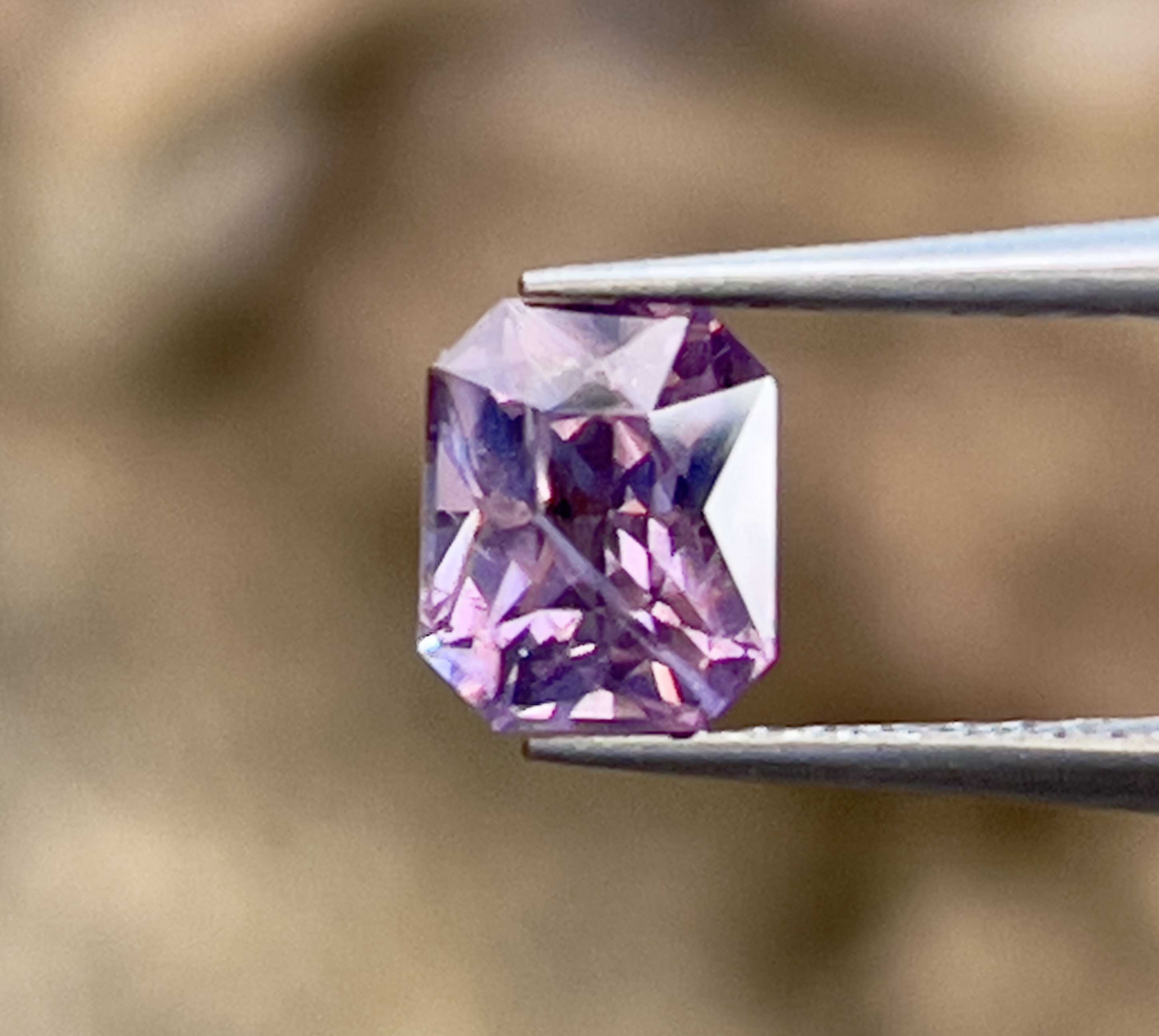 スピネル 美しいラベンダー スピネル ルース 1.30カラット シザーカット 美しい天然石