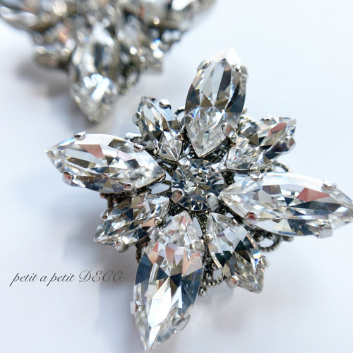SWAROVSKI GINETTE ブローチ SWAROVSKI スワロフスキー イチゴ ブローチ クリスタル/金属製