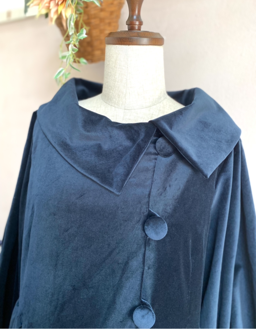 《大きいサイズ》フォーマル　クラシカルカラーのボタンワンピース　別珍　ネイビー　Ｌ•ＬＬ•１３号