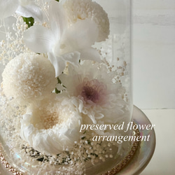 <仏花> 純白のオールホワイト /ガラスドームのお供え用プリザーブドフラワーアレンジ 1枚目の画像