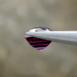 スピネル 美しい紫がかったレッド スピネル ルース 1.16 カラット クッション カット 美しい天然石 5枚目の画像