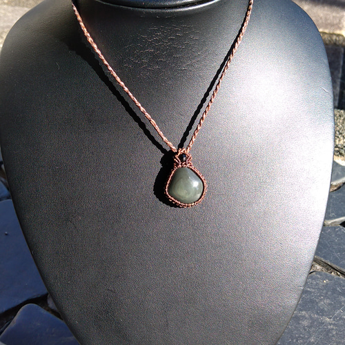 レインボーオブシディアンの天然石マクラメペンダント[PEN-72