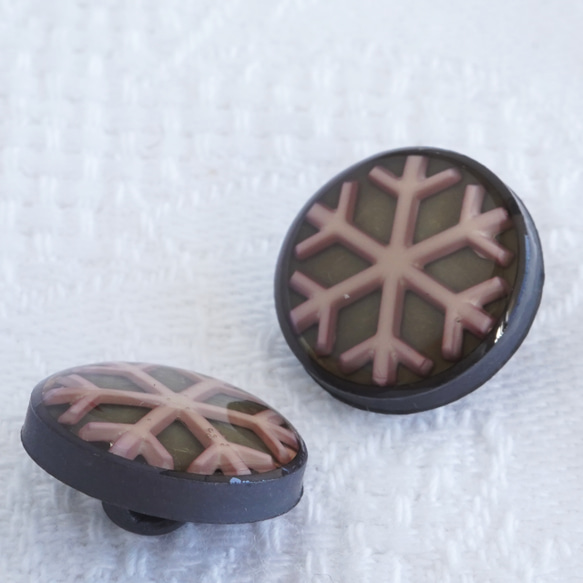 (2個) 15mm スノーフレークのボタン ≪D≫ フランス製　☆ クリスマス 雪の結晶 人気・おすすめ｜売れ筋商品・話題商品におすすめ 品質チェック済み 安心配送 国内在庫あり・安心サポート付き