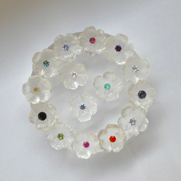 【選べる誕生石】クリスタルフラワーと一粒天然石のピアス　クリア　ギフト　シンプル　サージカルステンレス　　母の日 3枚目の画像