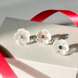 【選べる誕生石】クリスタルフラワーと一粒天然石のピアス　クリア　ギフト　シンプル　サージカルステンレス　　母の日 4枚目の画像