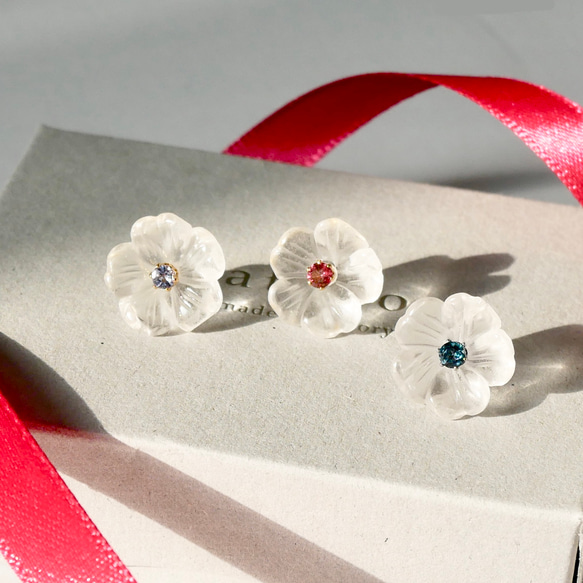 【選べる誕生石】クリスタルフラワーと一粒天然石のピアス　クリア　ギフト　シンプル　サージカルステンレス　　母の日 4枚目の画像
