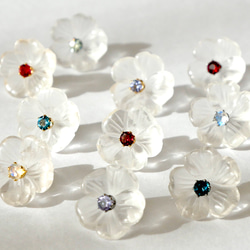 【選べる誕生石】クリスタルフラワーと一粒天然石のピアス　クリア　ギフト　シンプル　サージカルステンレス　　母の日 1枚目の画像