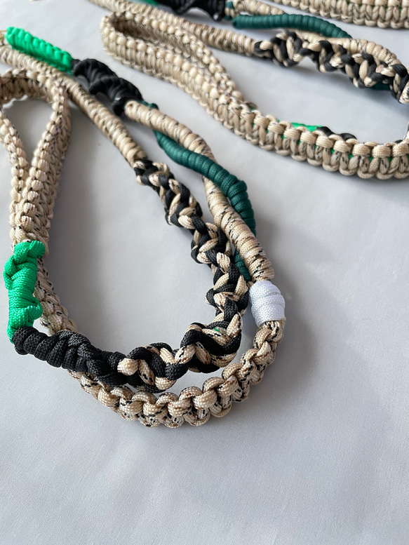 『特集掲載』【長さ選べる】パラコードで作るスマホショルダーストラップ(カラフルグリーン) 7枚目の画像