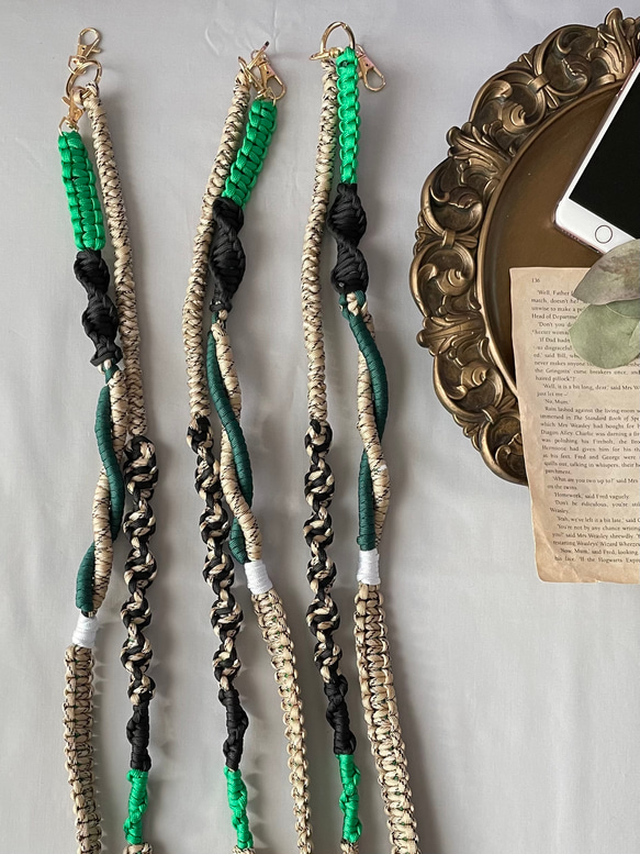『特集掲載』【長さ選べる】パラコードで作るスマホショルダーストラップ(カラフルグリーン) 8枚目の画像