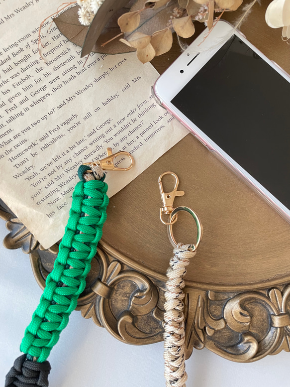 『特集掲載』【長さ選べる】パラコードで作るスマホショルダーストラップ(カラフルグリーン) 12枚目の画像