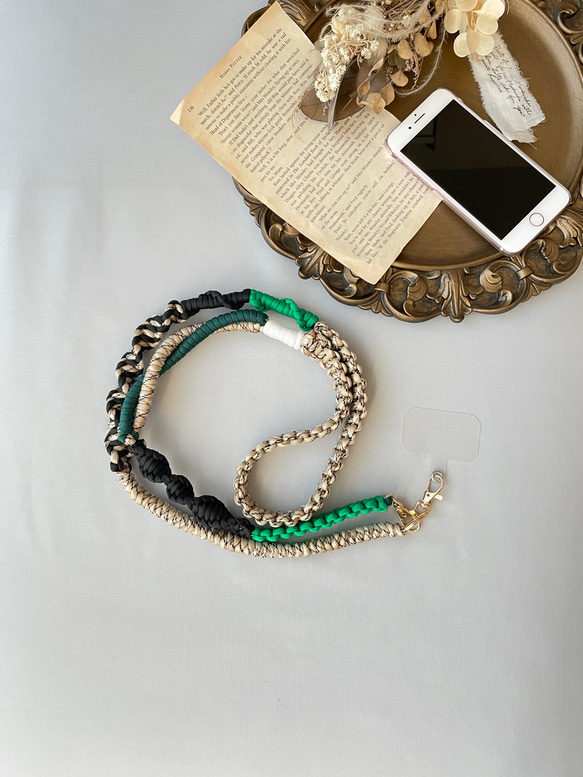 『特集掲載』【長さ選べる】パラコードで作るスマホショルダーストラップ(カラフルグリーン) 2枚目の画像