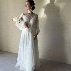 柔らかなパールを纏う花嫁様 Laetitia(レティシア)ドレス ウェディングドレス【レティシア】 4枚目の画像