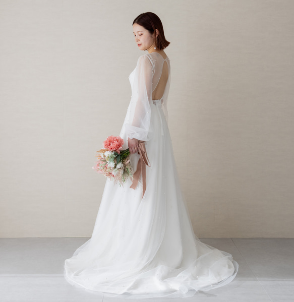 柔らかなパールを纏う花嫁様 Laetitia(レティシア)ドレス ウェディングドレス【レティシア】 レティシア