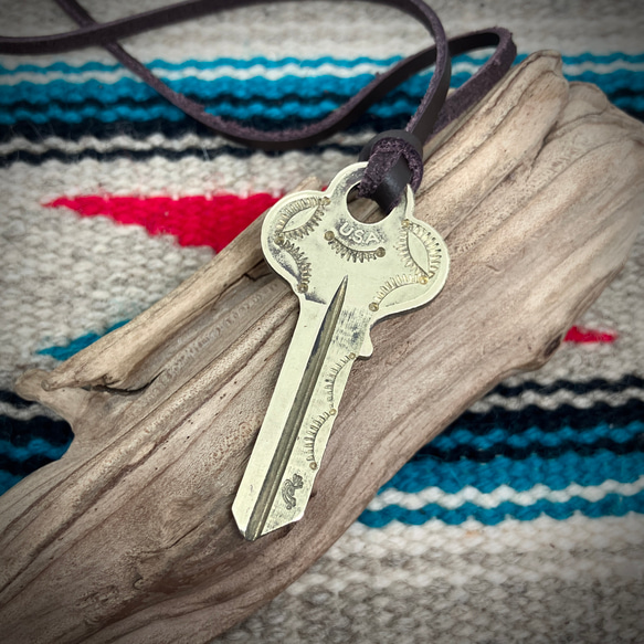 真鍮　ブラス　アメリカ　ヴィンテージキー　鍵　ネックレス　ペンダント　# インディアンジュエリー　ネイティブアメリカン　 1枚目の画像