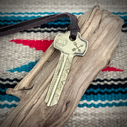 真鍮　ブラス　アメリカ　ヴィンテージキー　鍵　ネックレス　ペンダント　# インディアンジュエリー　ネイティブアメリカン 1枚目の画像