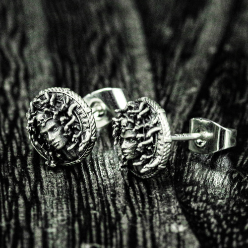 VERSACE メデューサ スタッズ ピアス ブラック（メドゥーサ  