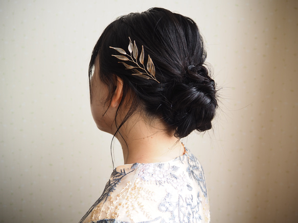 【結婚式・お呼ばれ】ブライダルヘアアクセサリー　ボタニカルヘッドドレス　成人式　髪飾り　アメリカンフラワー【２本セット】 2枚目の画像