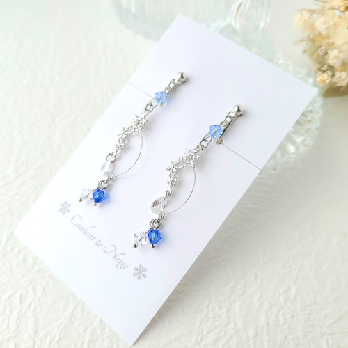 雪の結晶のロングイヤリング/ピアス(ブルー×シルバー) イヤリング