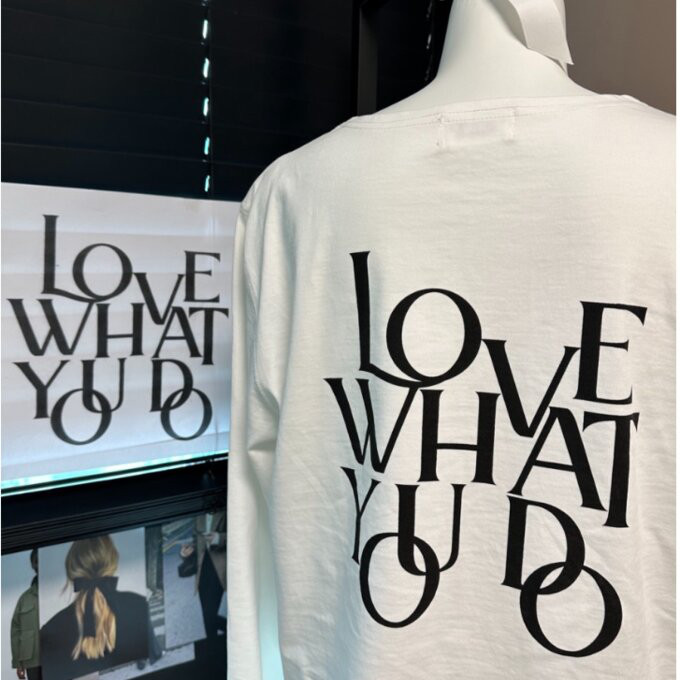 高級生地を使用したニューヨーク出身のデザイナーのブランドTシャツ・送料無料 LOVE(ラブ)Tシャツ