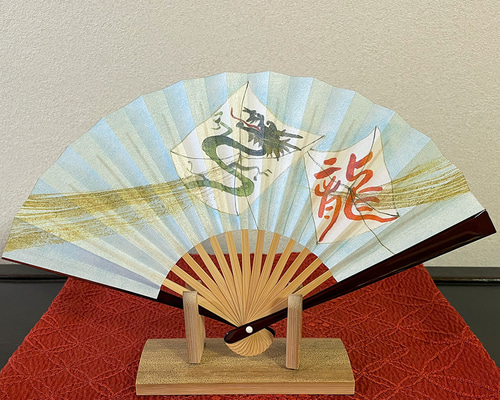 【龍図柄】秀雄作 飾り扇子 置物 縁起物 6dcfe0c32e593c5a7cde89801191cc