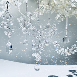 〜Snow crystals〜　雪の結晶とスワロクリスタルヒイラギのサンキャッチャー［ホワイトオーロラ］Creema限定 11枚目の画像