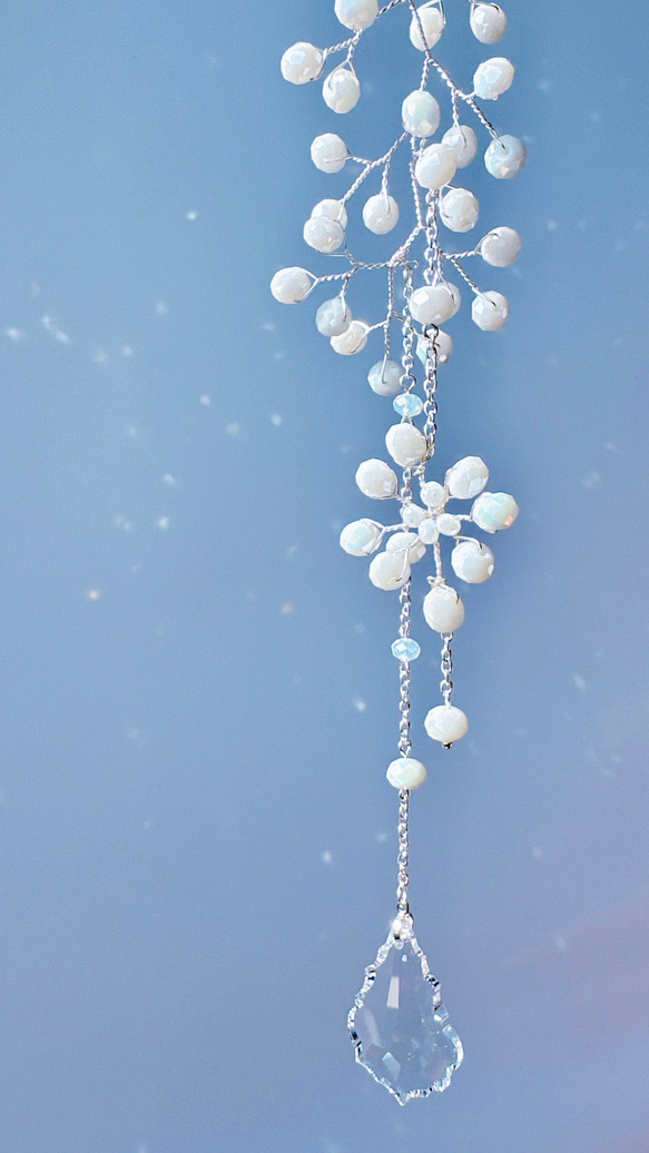 〜Snow crystals〜　雪の結晶とスワロクリスタルヒイラギのサンキャッチャー［ホワイトオーロラ］Creema限定 9枚目の画像