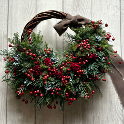 赤い実たっぷりのリース　　《プリザーブドグリーン》　　クリスマス〜お正月 15枚目の画像