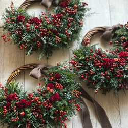 赤い実たっぷりのリース　　《プリザーブドグリーン》　　クリスマス〜お正月 19枚目の画像