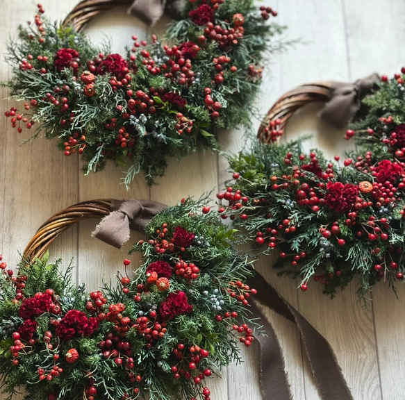 赤い実たっぷりのリース　　《プリザーブドグリーン》　　クリスマス〜お正月 19枚目の画像
