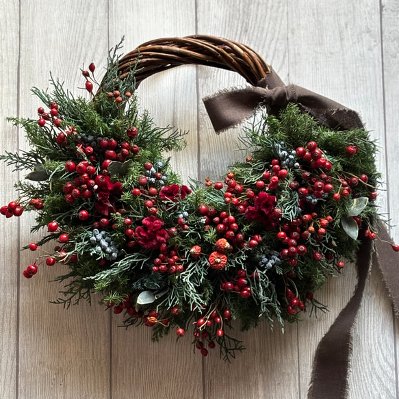 赤い実たっぷりのリース　　《プリザーブドグリーン》　　クリスマス〜お正月 16枚目の画像