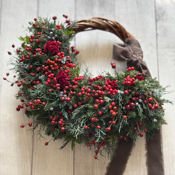 赤い実たっぷりのリース　　《プリザーブドグリーン》　　クリスマス〜お正月 14枚目の画像
