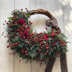 赤い実たっぷりのリース　　《プリザーブドグリーン》　　クリスマス〜お正月 8枚目の画像