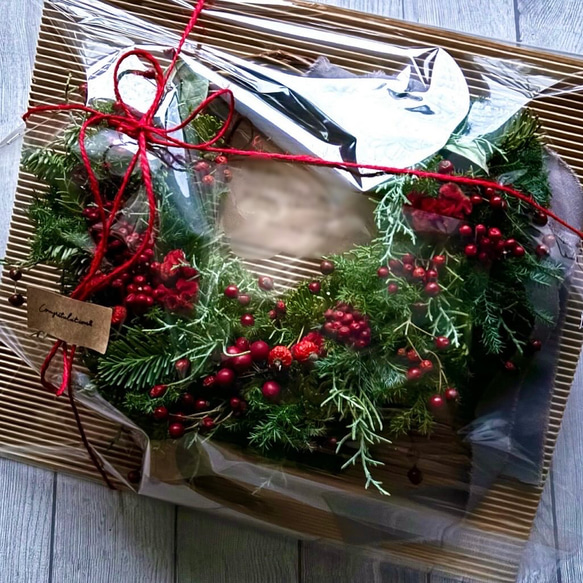赤い実たっぷりのリース　　《プリザーブドグリーン》　　クリスマス〜お正月 12枚目の画像