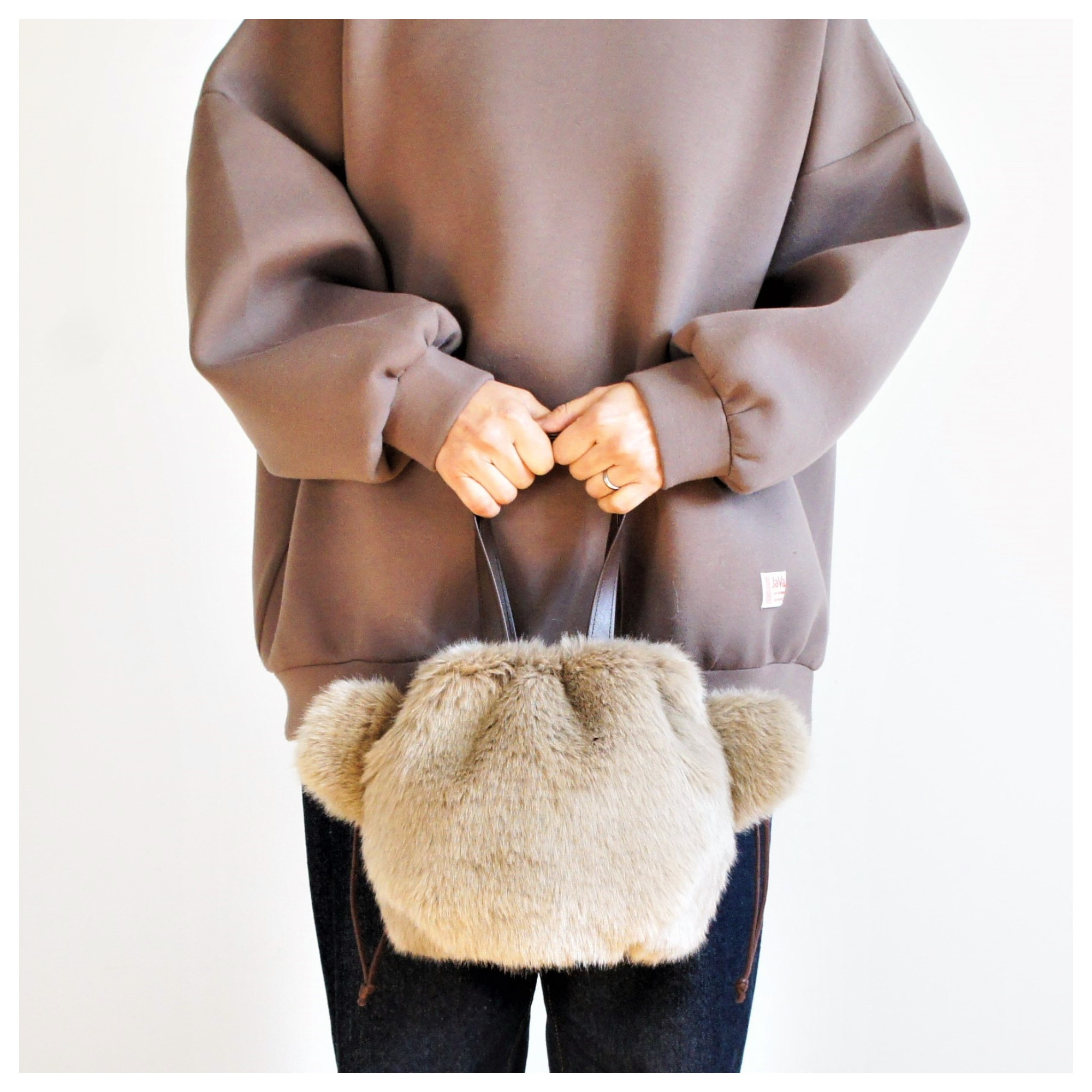 もふもふエコファーのテディベア巾着バッグ（サンドベージュ）《受注制作》[ くま　クマ　ファーバッグ ]