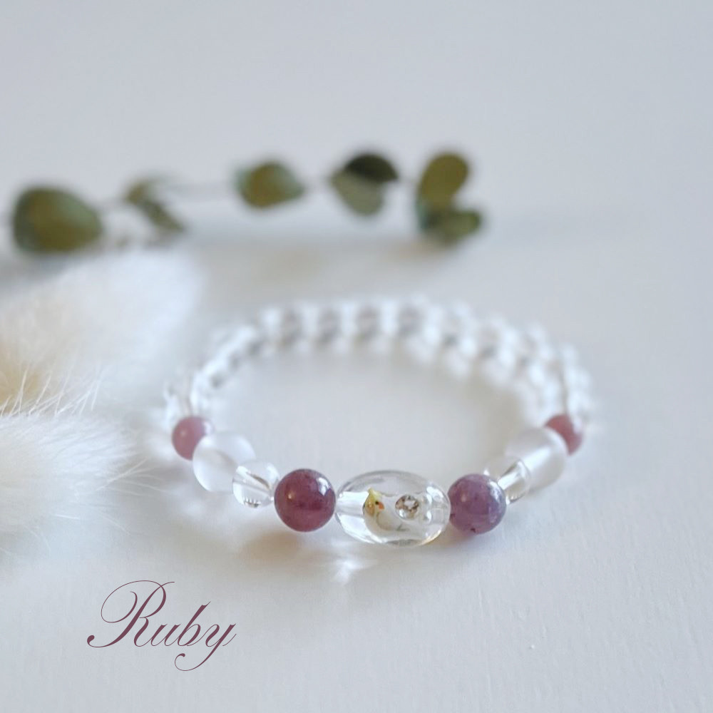 天然ルビー・7月誕生石・インコと誕生石ブレスレット