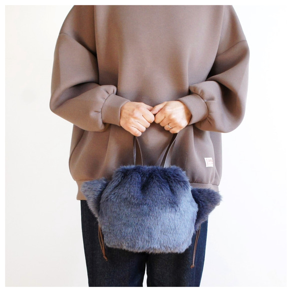 もふもふエコファーの”ねこ耳”巾着バッグ（ネイビーグレー）[ ネコ 猫