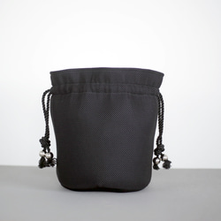 ダブルラッセルメッシュ丸底巾着バッグ　裏地付き　シンプル　ブラック　モード　ユニセックス 5枚目の画像