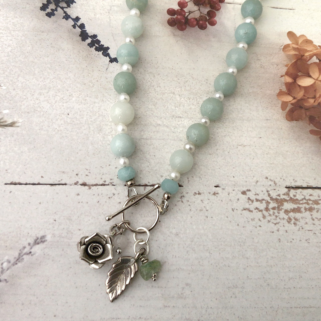 カレンシルバー＆アマゾナイト＆淡水パールのロングネックレス