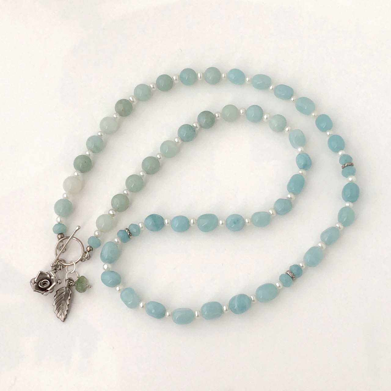 カレンシルバー＆アマゾナイト＆淡水パールのロングネックレス