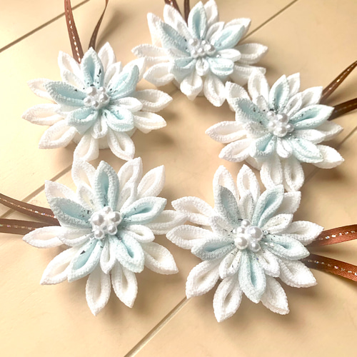 つまみ細工雪の結晶フレーム つまみ細工 雪の結晶のフレームピン 】------フラワー/誕生日/記念日