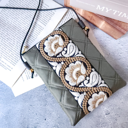 スマホショルダー ナイロン キルティング インド刺繍 リボン スマホ