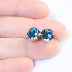 施華洛世奇正常顏色水鑽耳環（8毫米，靛藍，鈦柱） 第4張的照片