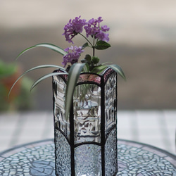 ピンク系ステンドグラスの一輪挿し（お花付き） 一輪挿し・花瓶・花器