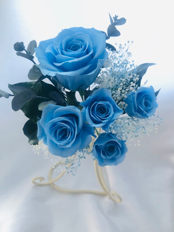 プリザーブドフラワー綺麗な空色のブルーローズ5輪のふんわり花束（花束ラッピング） 7枚目の画像